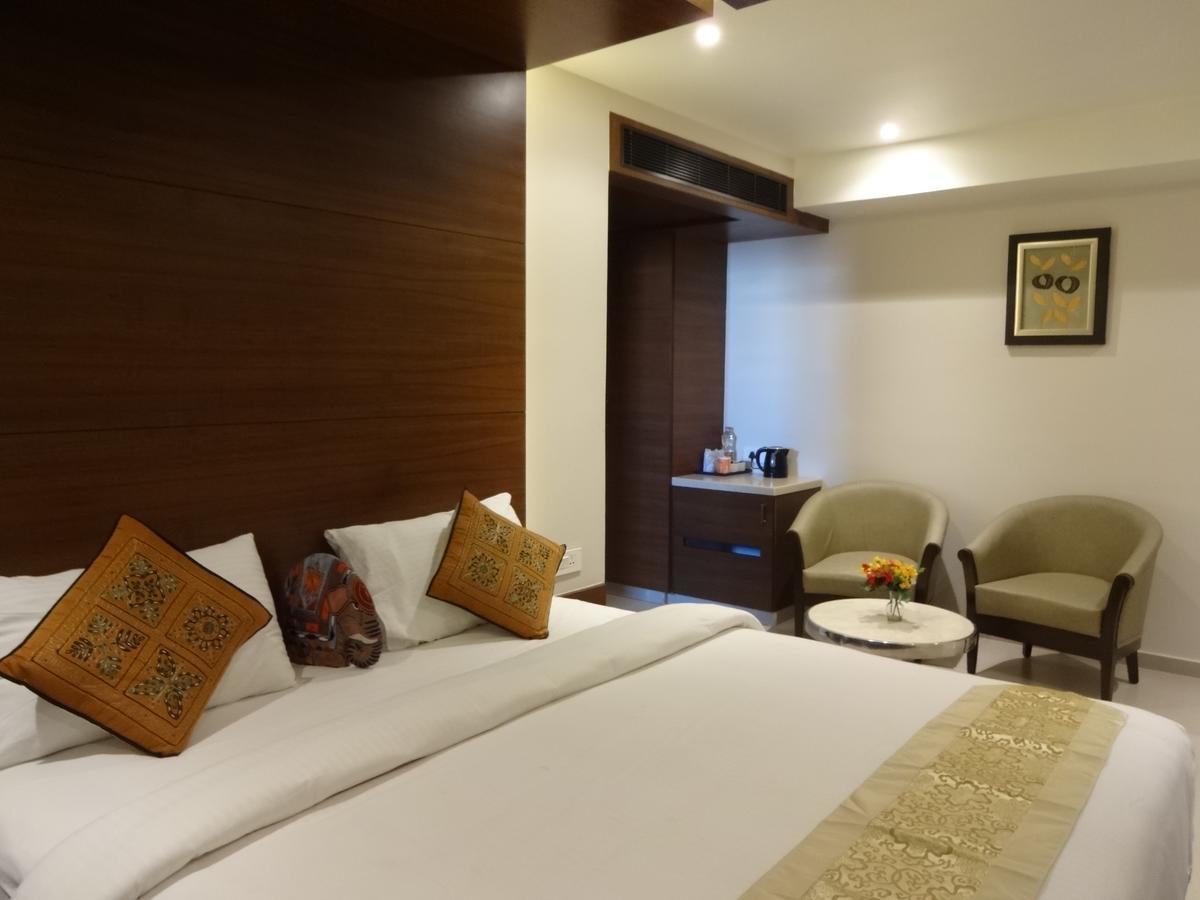 โรงแรม ฌานส์ Tiruchirappalli ภายนอก รูปภาพ