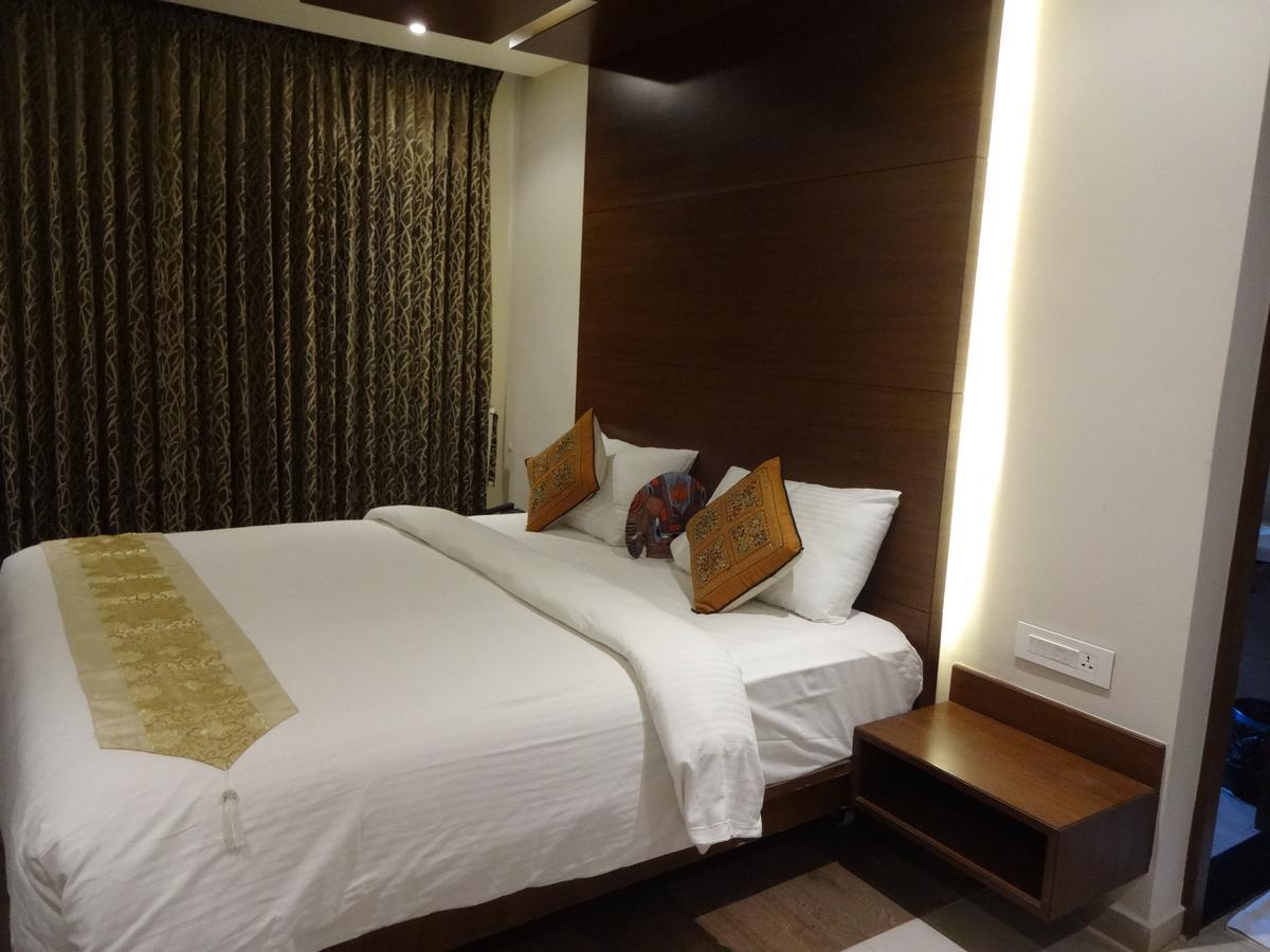 โรงแรม ฌานส์ Tiruchirappalli ภายนอก รูปภาพ
