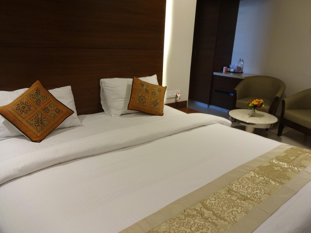 โรงแรม ฌานส์ Tiruchirappalli ภายนอก รูปภาพ